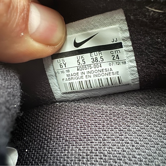 Womens All Black Nike Hurache Shoes - Picture 10 of 10